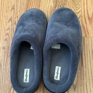 Size 11 grey dearfoam slippers